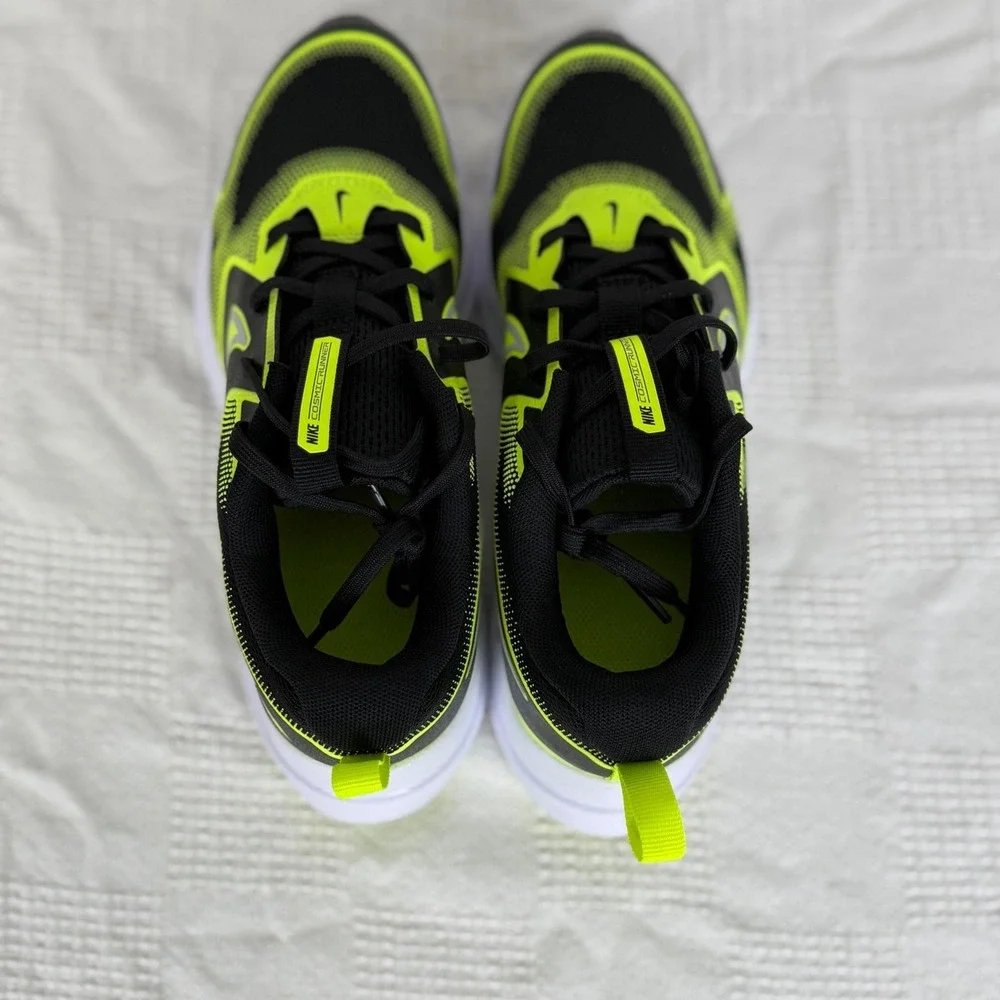 Nike Cosmic Runner GS Youth Size 5Y Black Volt Running Shoes HM4402-005